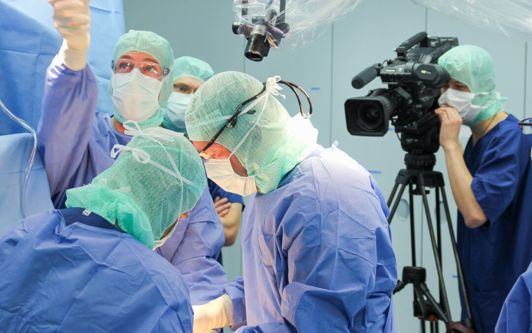 Is live surgery without risk ?